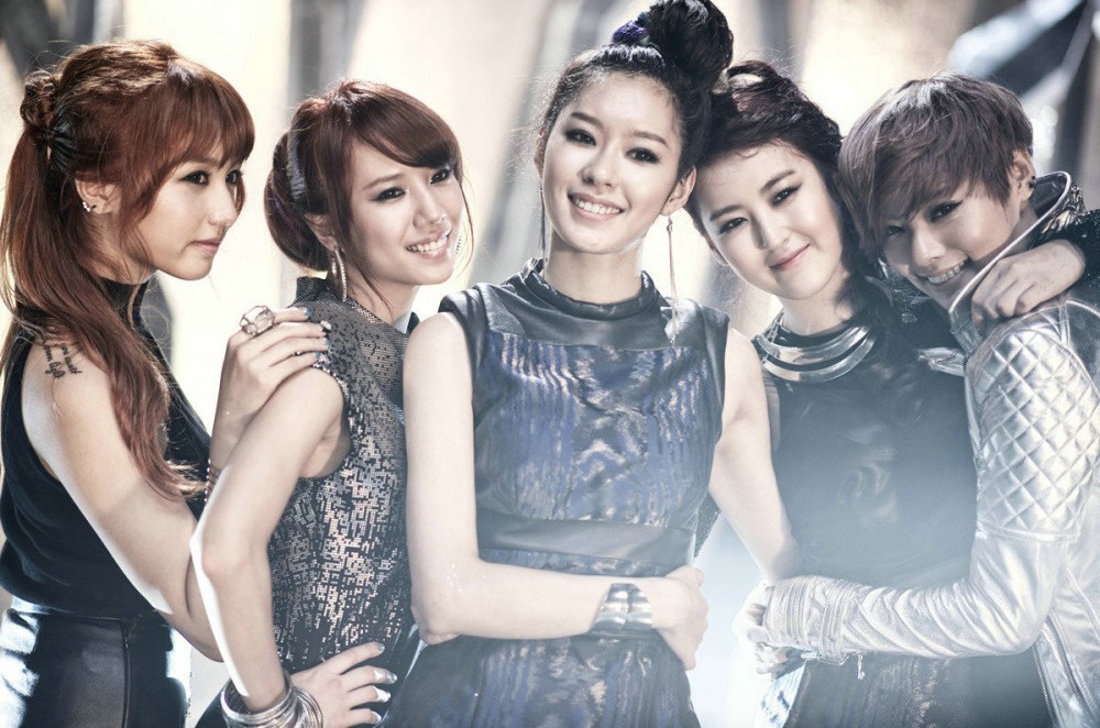 라니아  화보 고화질 사진