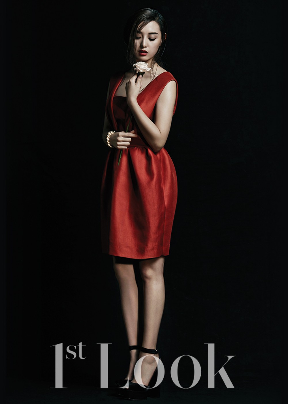 김지원 퍼스트룩 화보 고화질 사진
