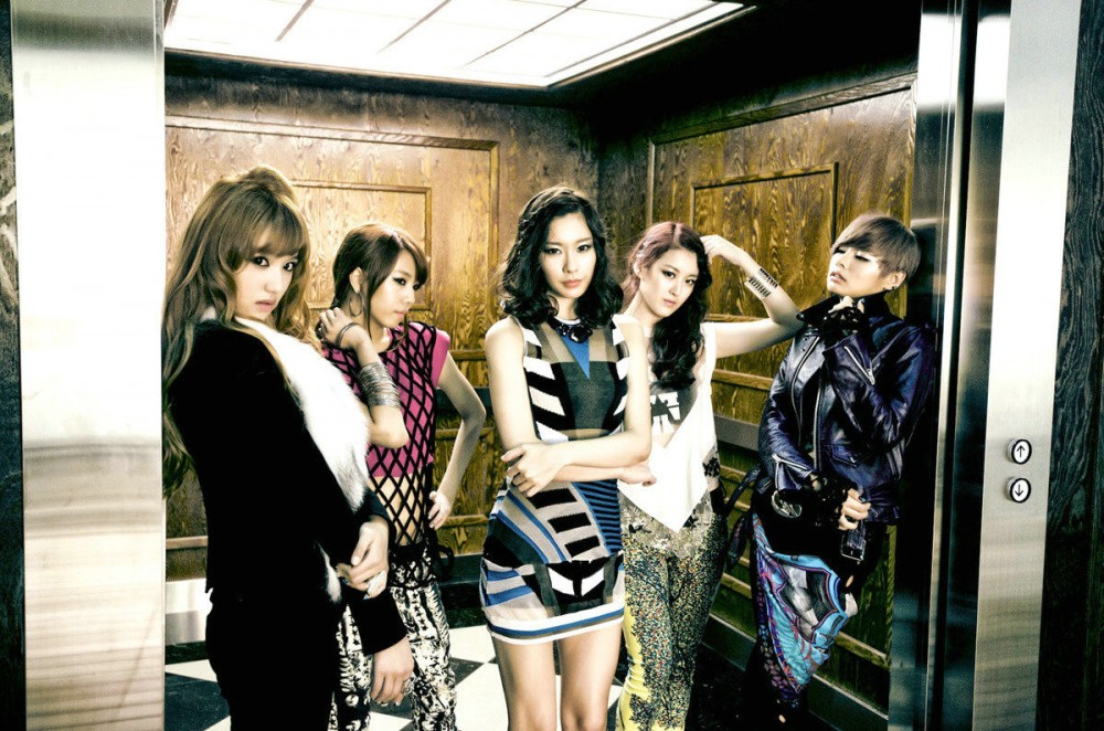 라니아  화보 고화질 사진