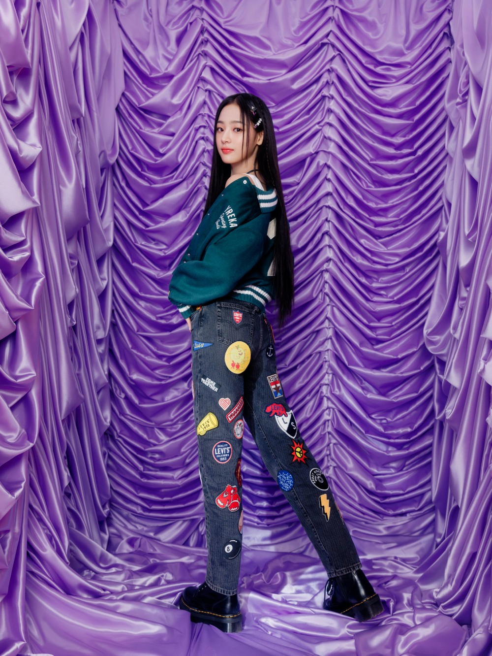 뉴진스 리바이스 화보 고화질 사진