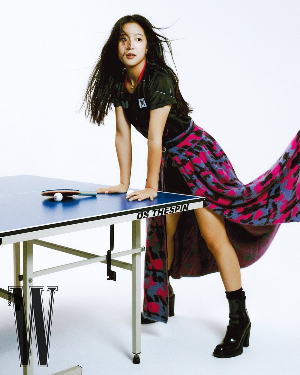 신유빈 더블유 화보 고화질 사진