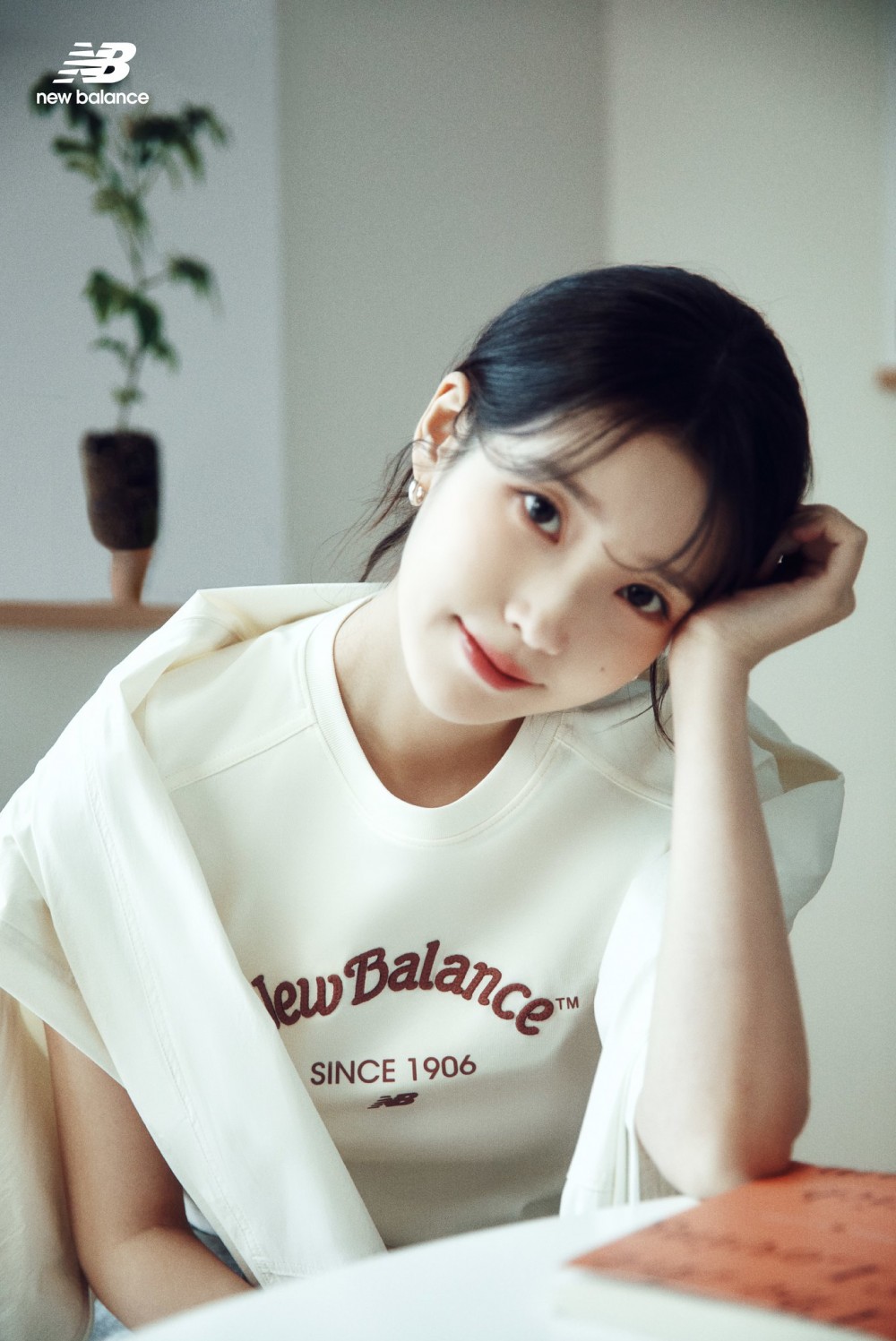 아이유 뉴발란스 화보 고화질 사진